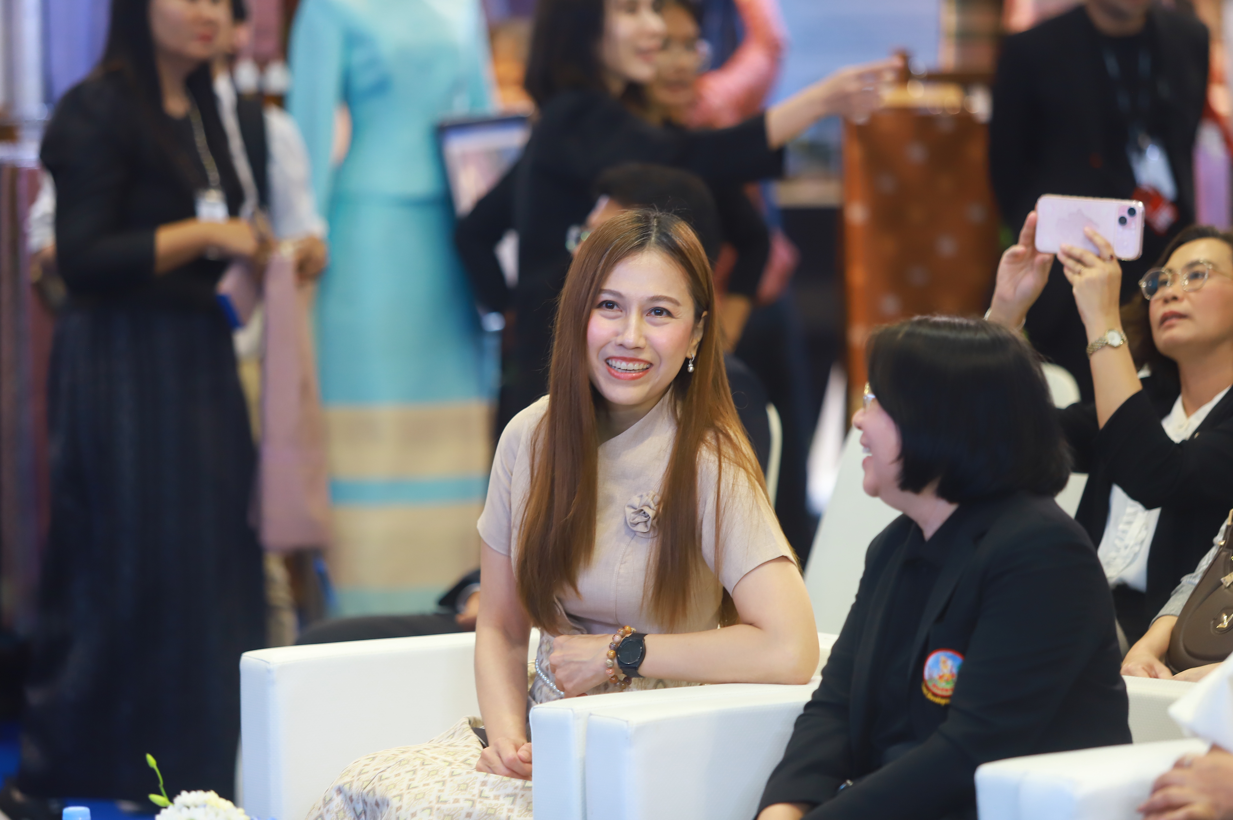title - ส.ป.ก. ร่วมพิธีเปิดงานหม่อนไหมสัญจร ณ กรุงเทพมหานครและจังหวัดนนทบุรี ครั้งที่ 1 ชูนโยบาย ตลาดนำการผลิต เพิ่มช่องทางจำหน่าย สร้างรายได้เกษตรกร